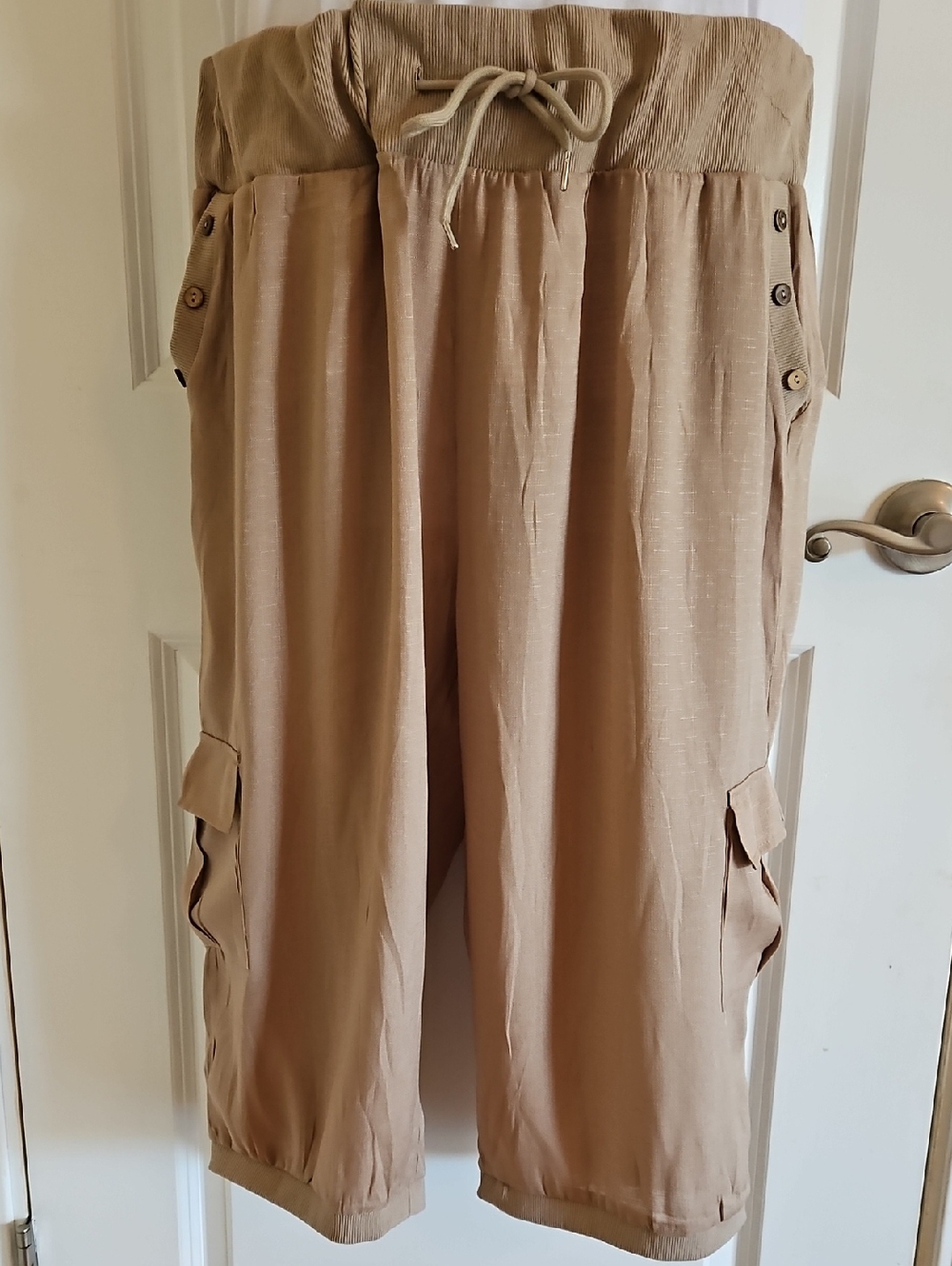 Lightweight Beige Cargo Capri Pants